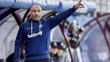 Abelardo, entrenador del Alavés.