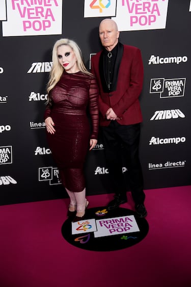 El dúo Fangoria posa en la alfombra roja de LOS40 Primavera Pop.