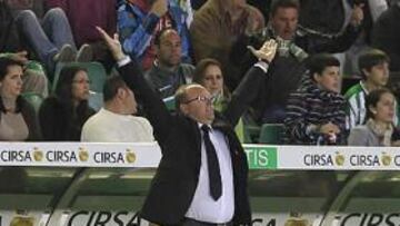 <b>ROTUNDO. </b>Pepe Mel no quiere distracciones y piensa s¨®lo en derrotar al Atl¨¦tico de Madrid.