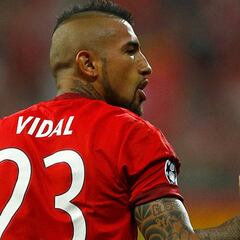 Vidal anticipa su retiro en Colo Colo y destaca a 4 técnicos chilenos