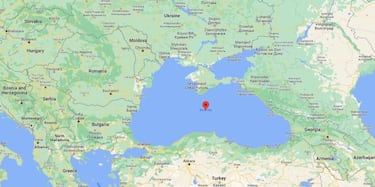 Where is the Black Sea, how many countries surround it and what are the most important ports?