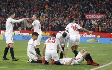 2-0. Franco Vázquez celebró el segundo gol.