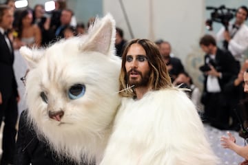 Jared Leto disfrazado Choupette, el famoso gato de de Karl Lagerfeld.