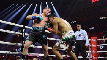 LAS VEGAS, NEVADA - MAY 04: Canelo Alvarez lands a shot to knock down Jaime Munguia in their super middleweight championship title fight at T-Mobile Arena on May 04, 2024 in Las Vegas, Nevada.   Christian Petersen/Getty Images/AFP (Photo by Christian Petersen / GETTY IMAGES NORTH AMERICA / Getty Images via AFP)