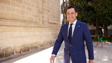 El presidente de la Junta de Andalucía, Juanma Moreno, durante la segunda jornada del Pleno del Parlamento andaluz en el Parlamento de Andalucía, a 14 de octubre de 2022 en Sevilla (Andalucía, España). En la tercera sesión del Pleno, de esta XII Legislatura, incluye una moción, propuesta por el Grupo Parlamentario Vox, y una votación tras cuatro propuesta de no Ley.
14 OCTUBRE 2022
Joaquin Corchero / Europa Press
14/10/2022