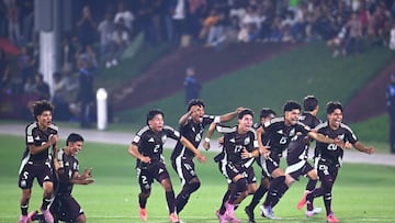 Ian Olvera, Michael Corona, Adrian Villa, Jhonnatan Grajales, Jorge Sanchez, Oscar Pineda Players of Mexico celebrates the victory 4-5 of Penalties during the FIFA Under-17 World Cup match between Argentina and Mexico (Mexican National team) as part Round for 32 at Aspire Zone Academy - Pitch 2 on November 14, 2025 in Doha, Qatar.