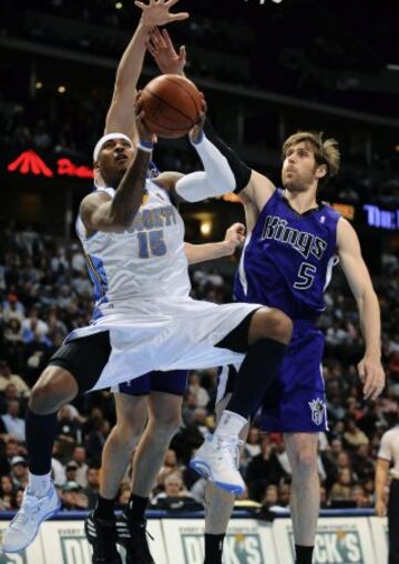 El 19 de febrero de 2009, Chicago Bulls traspasó a Nocioni, a Sacramento Kings donde jugó dos temporadas