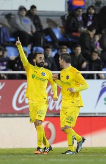 Diego Castro marca el 2-0 durante el partido de vuelta de dieciseisavos de final de la Copa del Rey, disputado esta noche en el estadio Ipurua.