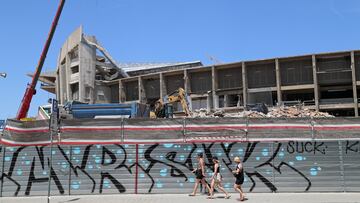 Con la tercera grada demolida casi en su totalidad, las obras de remodelación del Camp Nou avanzan hasta el momento según los plazos establecidos.