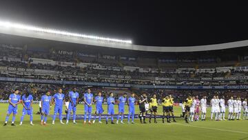 Plantillas de Querétaro y Cruz Azul previo a su duelo en el estadio La Corregidora