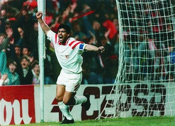 Maradona joined Sevilla on 22 September 1992