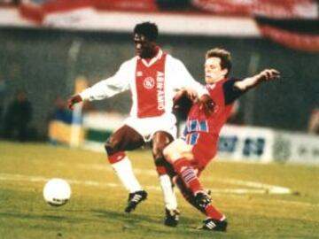 Empezó su carrera en el Ajax de Amsterdam. Estuvo allí de 1992 a 1995.