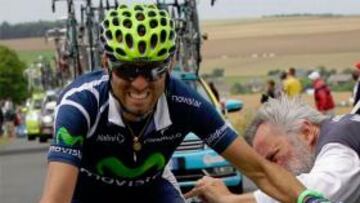 Valverde atendido por el doctor durante la etapa.