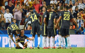 La desolación de Cristiano Ronaldo tras ver la tarjeta roja. 