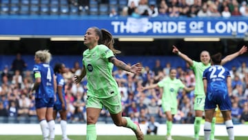 Barcelona's Spanish striker #09 Claudia Pina celebrates after scoring their third goal during the UEFA Women's Champions League league semi-final second leg football match between Chelsea and Barcelona at Stamford Bridge in London on April 27, 2025. (Photo by Darren Staples / AFP)