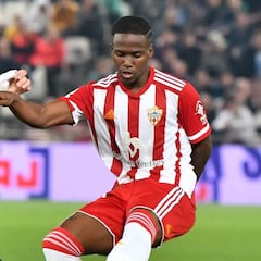 Jonathan Silva: "Si hay que jugar en verano, lo haremos; si ascendemos, mejor"