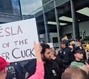 Policia arresta a personas que protestaban en contra de Elon Musk