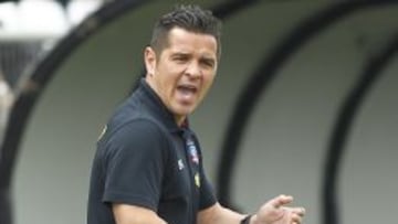 Héctor Tapia, durante el partido entre Universidad Católica y Colo Colo. Estadio San Carlos de Apoquindo, Santiago.