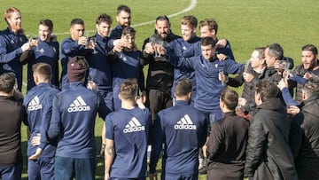 El Cádiz cerró el último entreno del año brindando por el 2019