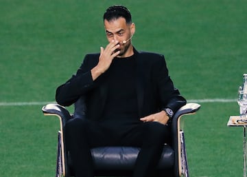 El capit芍n de la Selecci車n en el 迆ltimo mundial anunci車 su adi車s a La Rojsa tras la eliminaci車n de Espa?a. Pieza clave e indiscutible de los 谷xitos de Espa?a y el Bar?a durante la d谷cada de 2010. Tras su dilatada carrera en las filas del Barcelona esta temporada jugar芍 en el Inter Miami de la Major League Soccer de Estados Unidos.