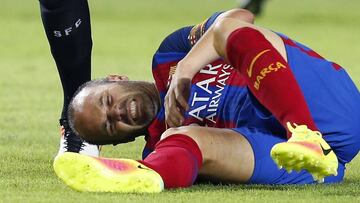 Iniesta: posible lesión en el ligamento de la rodilla derecha