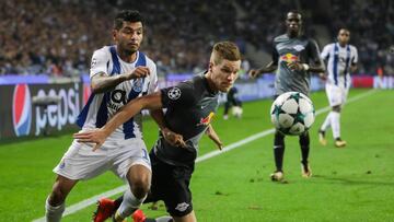 El delantero mexicano que juega con los Dragones, abandonó el campo a los 71 minutos al sentir molestias en la pierna derecha.