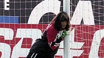 <b>GERMÁN BURGOS, MÁS CERCA DEL BANQUILLO QUE DEL CAMPO</b>
Germán Burgos no ha logrado recuperarse totalmente de sus problemas en los gemelos y, salvo sorpresa de última hora, presenciará el partido ante su ex equipo desde el banquillo. Su sustituto, el asturiano Esteban, debutará en partido oficial con el club rojiblanco.