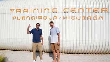 DOMANTAS SABONIS, JUGADOR DE SACRAMENTO KINGS, JUNTO A BERNI RODRIGUEZ EN THE SANCTUARY DE LA  National Basketball Players Association (NBPA) EL HIGUERON EN MALAGA