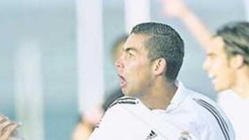 <b>GOL DE ORO. </b>Adrián celebró por todo lo alto el tanto conseguido en el 89' ya que vale la permanencia.