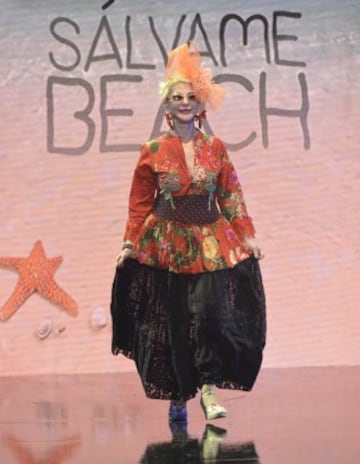 Segundo desfile de j車venes dise?adores espa?oles. Los colaboradores de S芍lvame desfilan con las propuestas 'Salvame Beach'.