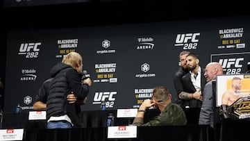 Ilia Topuria y Paddy Pimblett se encararon en la conferencia del prensa del UFC 282.