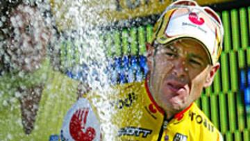 <b>MERECIDO. </B>Tino Zaballa pedaleó en solitario 110 kilómetros para abrir el cava en Villalba.