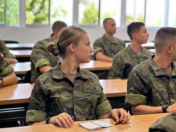 La Princesa Leonor en una de las clases en la Academia Militar de Zaragoza.