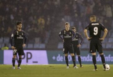 Decepción de los jugadores del Real Madrid tras el gol en propia puerta de Danilo que supuso el 1-0.