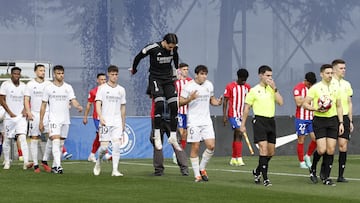 Asencio salta al Cerro del Espino para disputar el miniderbi contra el Atlético B el 17 de marzo de 2024.