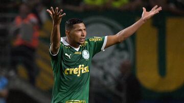 Palmeiras' forward Rony celebrates after scoring his team's first goal during the Copa Libertadores round of 16 second leg all-Brazilian football match between Palmeiras and Botafogo at the Allianz Parque stadium in Sao Paulo, Brazil, on August 21, 2024. (Photo by NELSON ALMEIDA / AFP)
