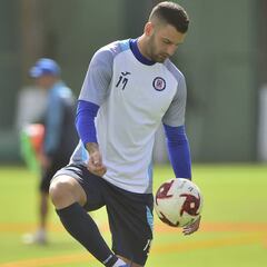 Edgar Méndez se despide de Cruz Azul y regresa a España