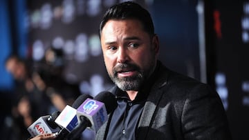 &Oacute;scar de la Hoya critica con dureza el Mayweather vs McGregor.