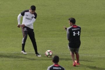 Miles de hinchas albos se hicieron presente en el Estadio Monumental.