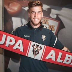 Tenerife y Elche están interesados en Álvaro Jiménez