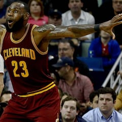 Triple-doble de LeBron, 49 de Kyrie... y otra derrota de los Cavs