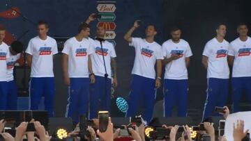 Afición rusa acudió a aplaudir a su selección tras eliminación