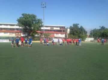 El plantel de la UC arribando al Estadio Recoleta.