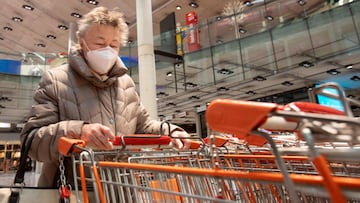 An elderly woman wears an FFP2 protective face mask while shopping in a supermarket in Vienna on January 25, 2021, during the ongoing novel coronavirus (Covid-19) pandemic. - Austria has decided to impose from January 25 a social distancing rule of two me