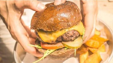 Una de las mejores hamburguesas de barcelona, de los fogones del Kiosco