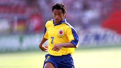 22 Jun 1998: Anthony de Avila of Colombia on the ball during the World Cup group G game against Tunisia at the Stade de la Mosson in Montpellier, France. Colombia won 1-0. \ Mandatory Credit: Clive Brunskill /Allsport