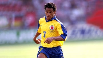 22 Jun 1998: Anthony de Avila of Colombia on the ball during the World Cup group G game against Tunisia at the Stade de la Mosson in Montpellier, France. Colombia won 1-0. \ Mandatory Credit: Clive Brunskill /Allsport