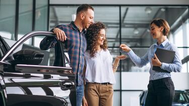 ¿Dónde es mejor comprar o vender un auto usado?