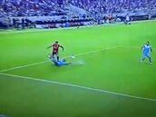 ¡Pero cómo! Parraguez sufre evidente penal en Brasil y no lo cobran