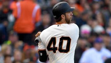 Madison Bumgarner no s&oacute;lo brill&oacute; sobre el mont&iacute;culo sino tambi&eacute;n a la hora de batear.